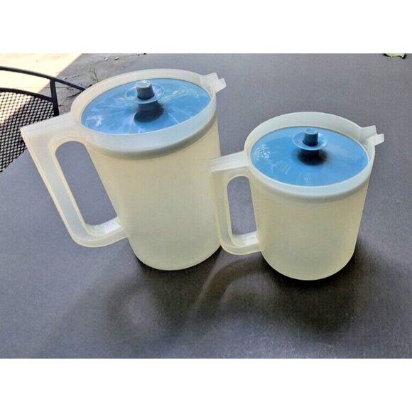 (2) Vintage TUPPERWARE Pitchers #1575 & #1676 Frosted w/ Push Button Tops - Picture 2 of 11